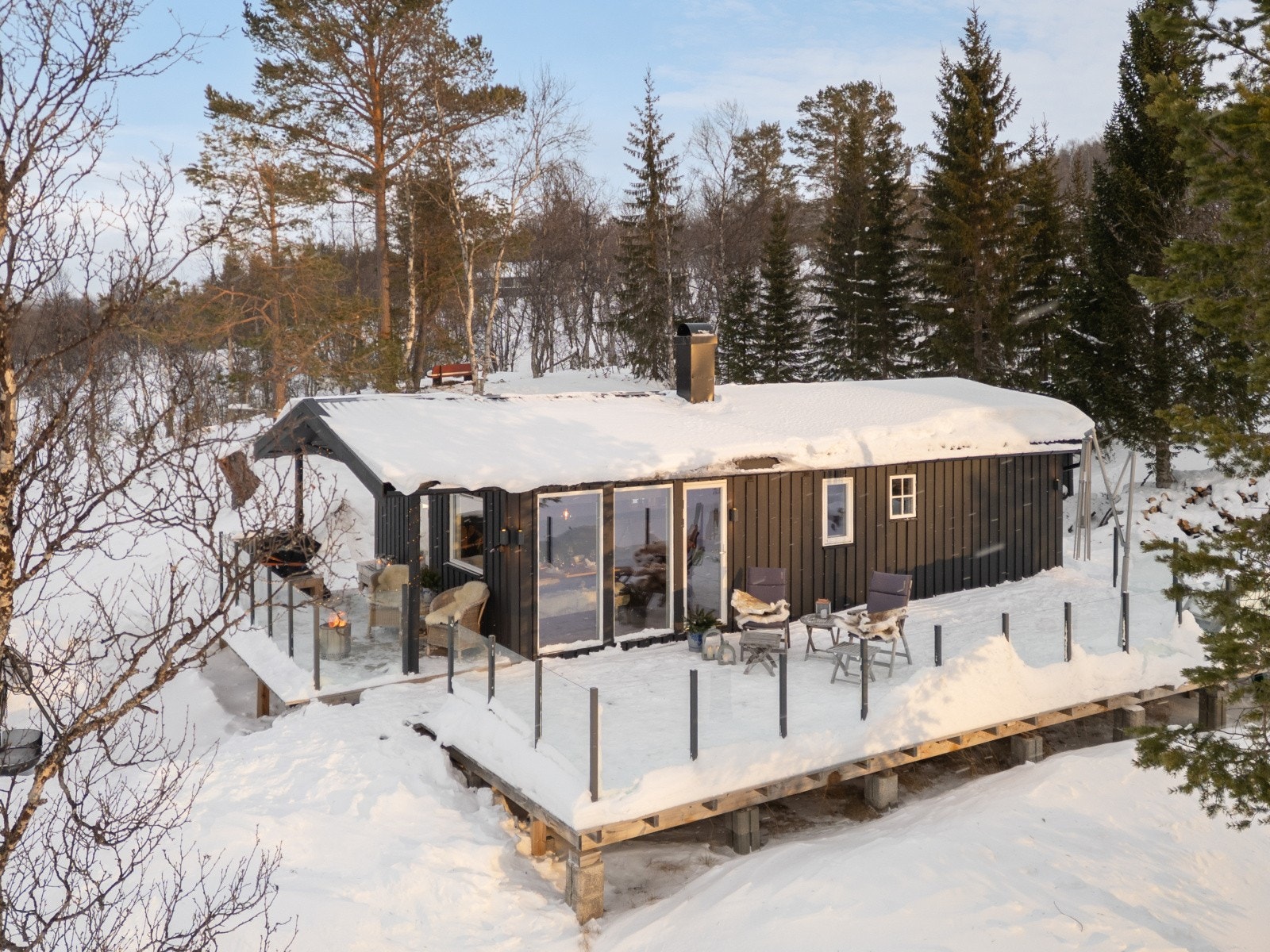 DnB Eiendom ønsker deg velkommen til Kvikne og Gruvfjellveien 83 - En pent oppgradert- og modernisert fritidseiendom med ypperlig beliggenhet i flotte omgivelser. Galleribilde