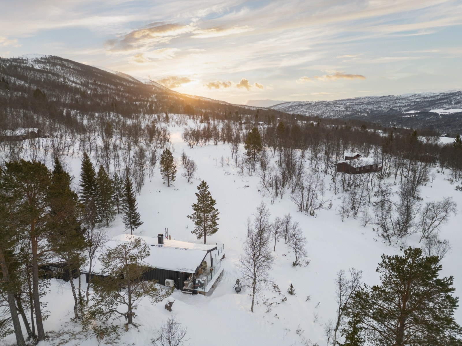 Solnedgangen gir eiendommen en vakker lyssetting. Galleribilde