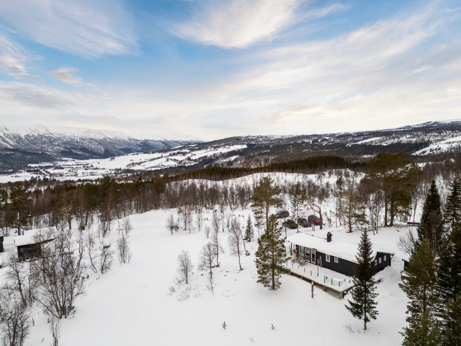 Fritidsboligen ligger idyllisk til i et særdeles flott område. Galleribilde