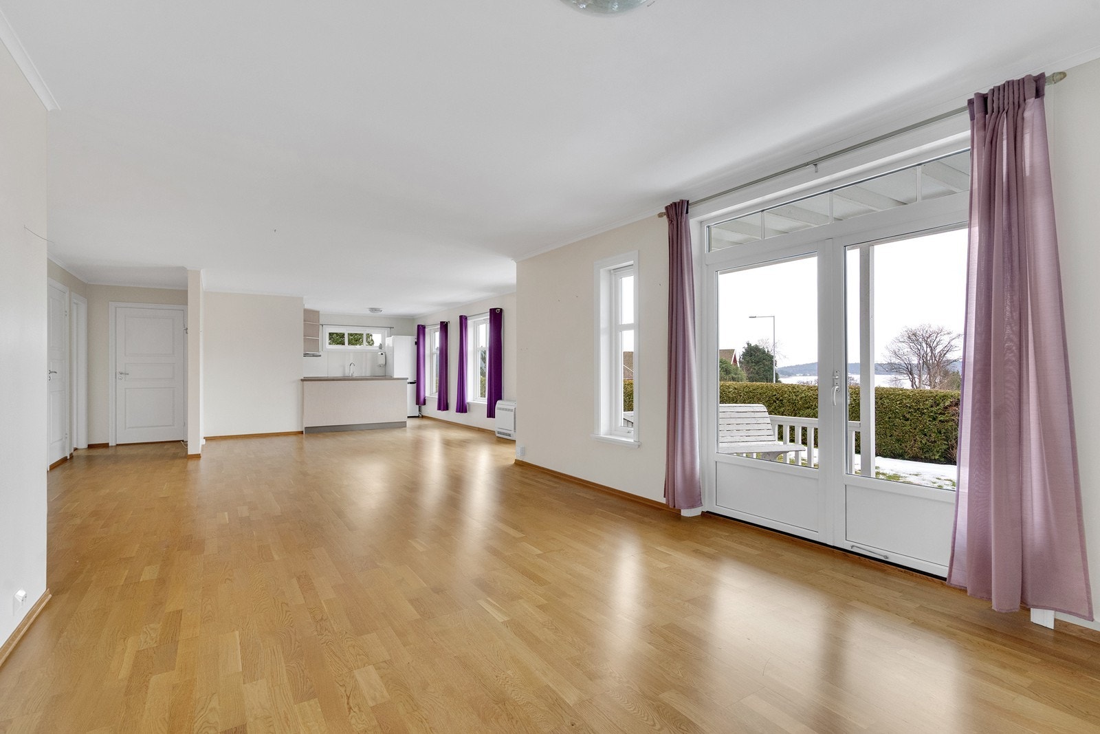 Dobbel utgang til terrassen. Galleribilde