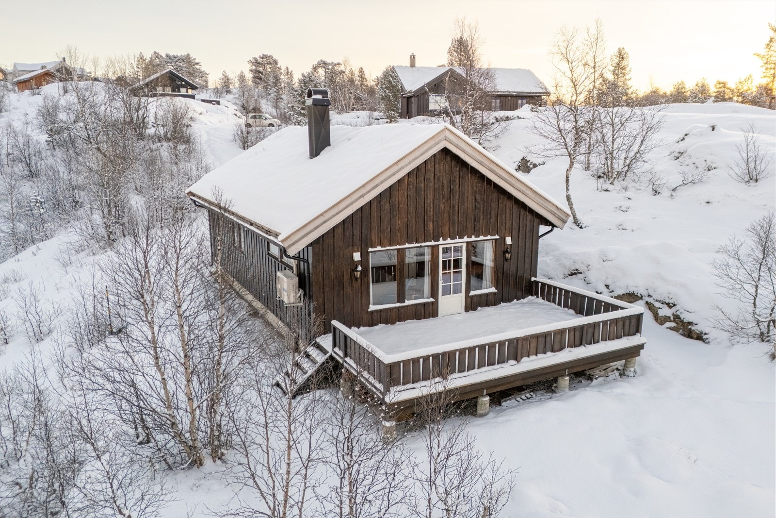 Fin familiehytte med tre soverom og kjekke uteområder Galleribilde