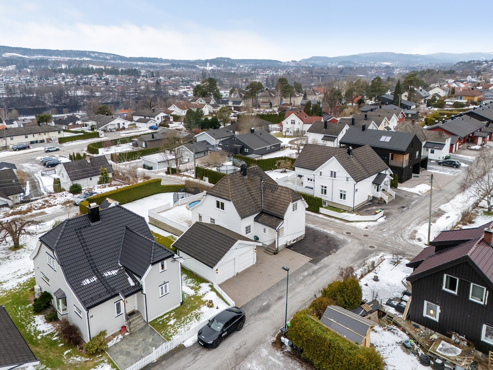 Boligen ligger solrikt og fint til på Borgestad i et meget attraktivt og veletablert boligområde. Galleribilde
