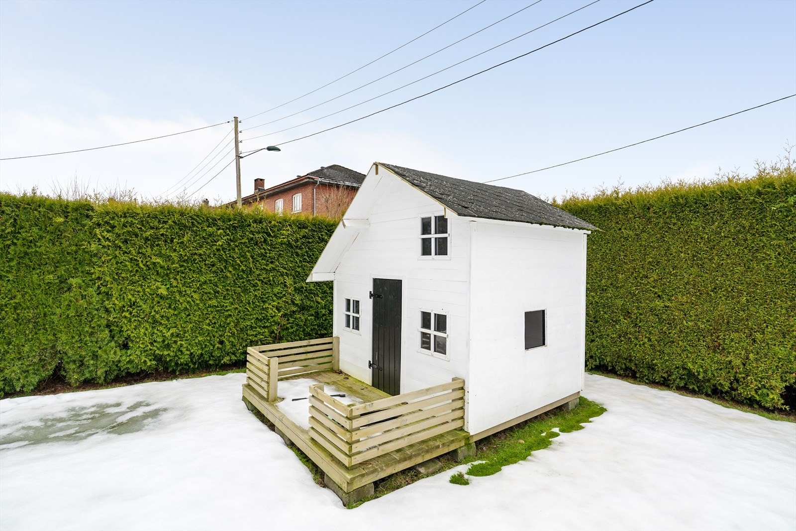 Bod/lekestue er oppført uten at dette er søkt om og uten at eventuell nødvendig godkjennelse er gitt av kommunen. Galleribilde