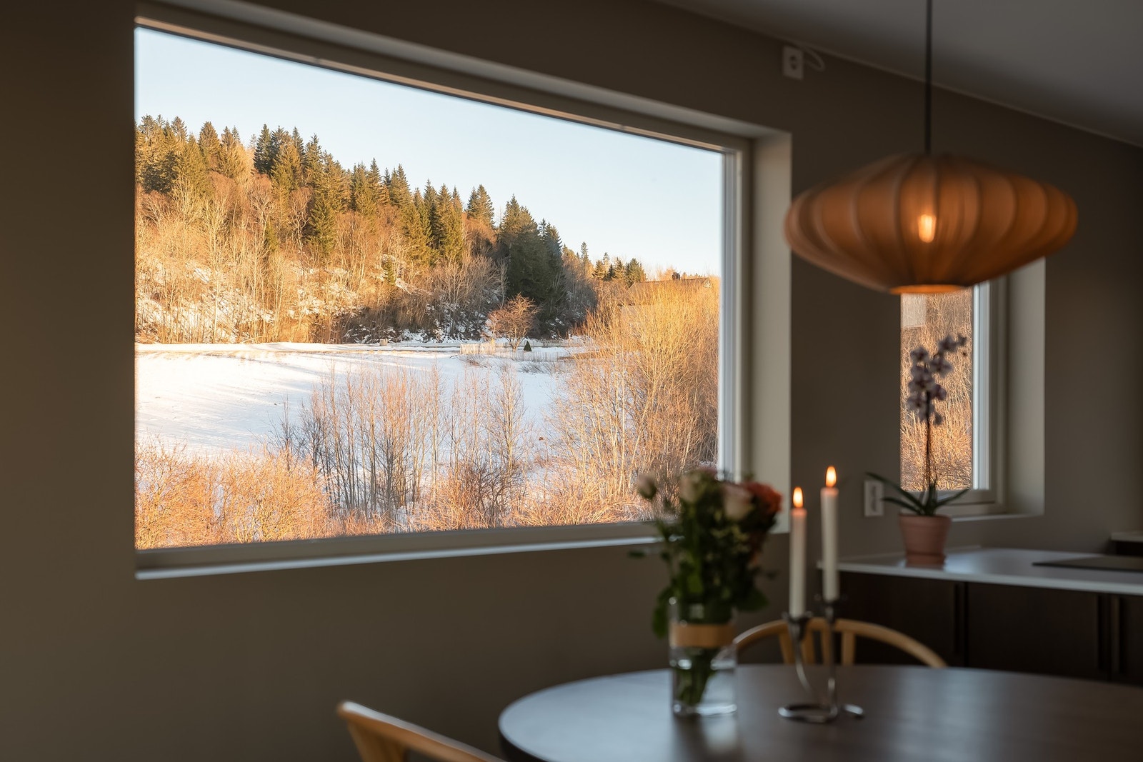 Endebeliggenhet med ekstra privatliv og gode lysforhold. Galleribilde