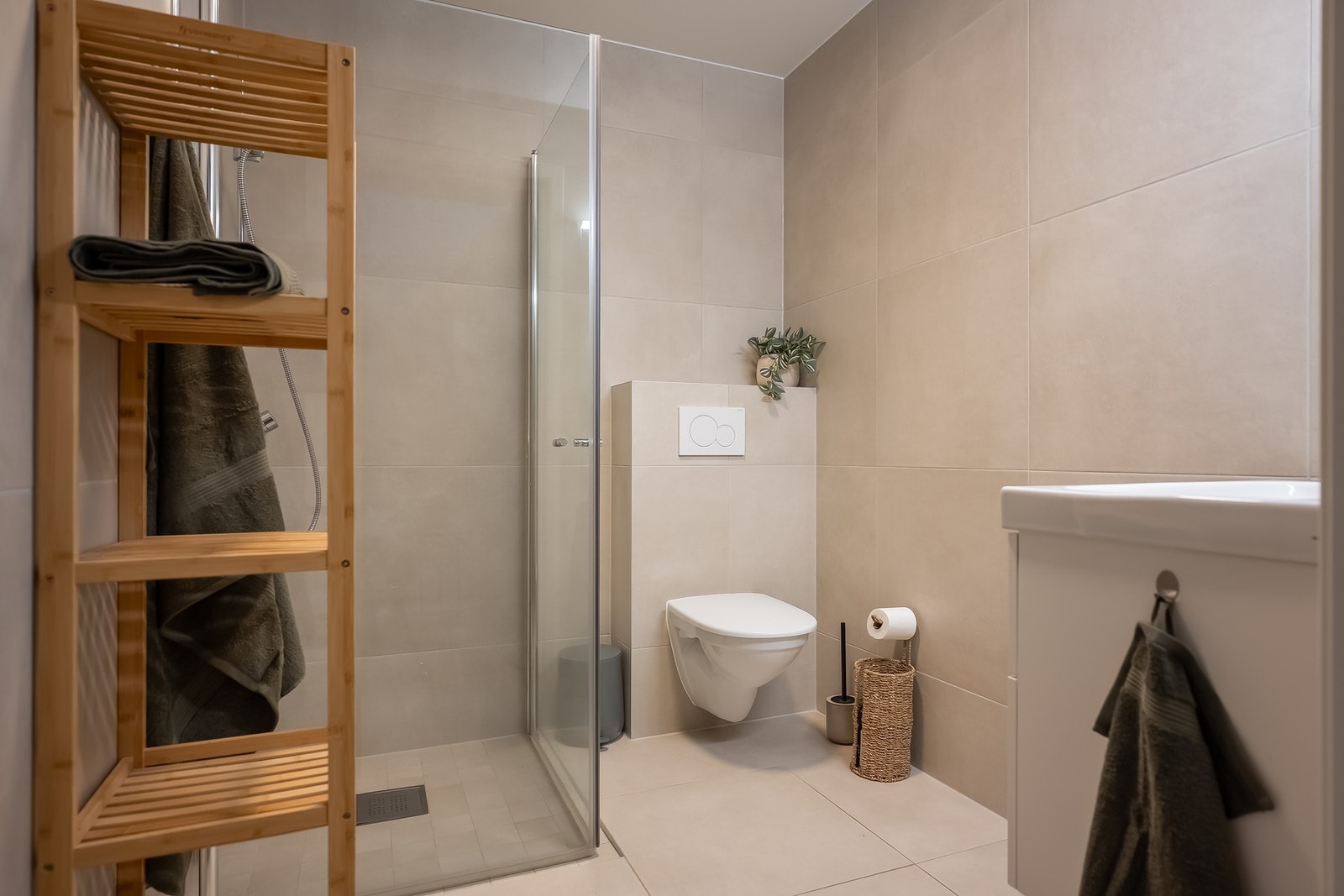 Flott flislagt bad med gulvvarme. Galleribilde