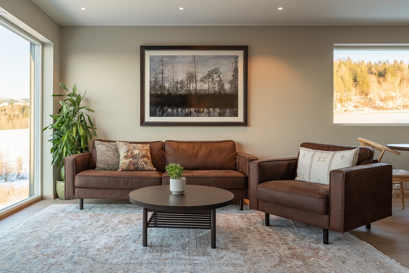 Gjennomgående pen og moderne standard fra 2023. Nyboliggaranti til 2028. Galleribilde