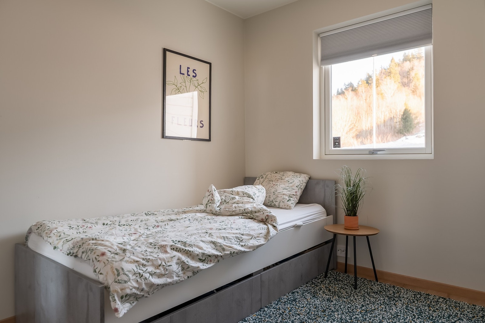 Boligen ligger i Fosslia barneskolekrets der det er trygg og kort vei til Fosslia Barneskole. Galleribilde