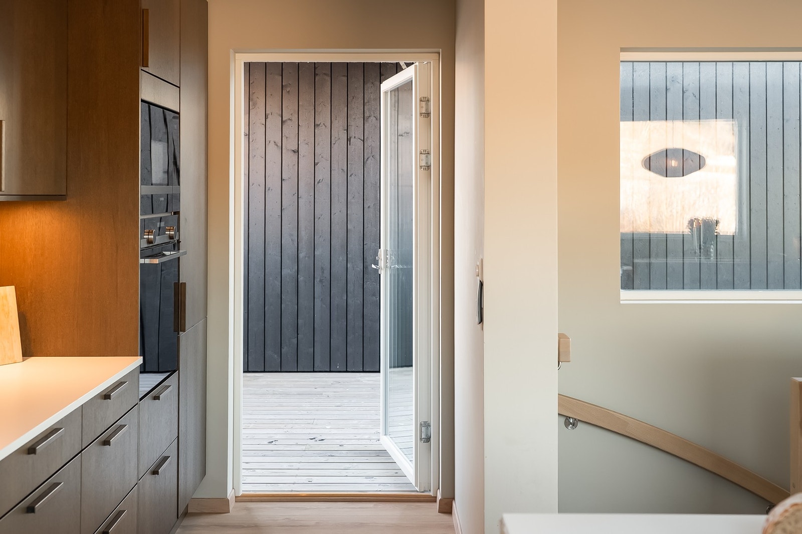 Utgang til en flott terrasse. Galleribilde