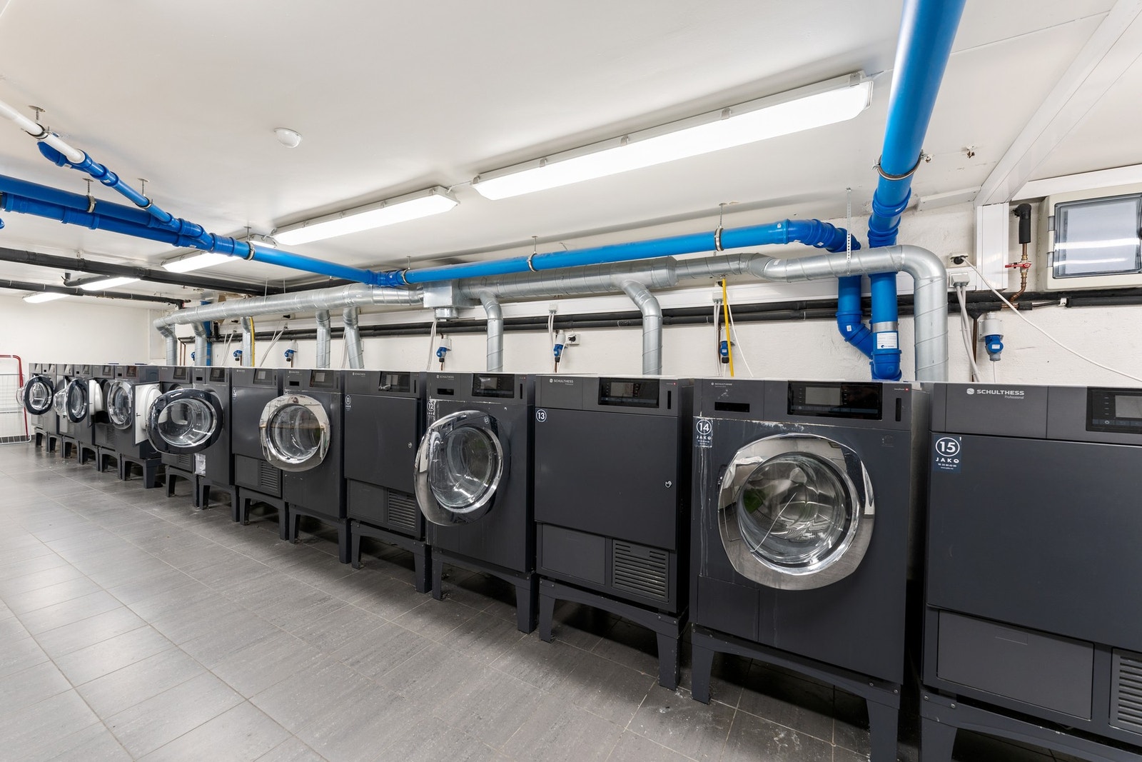 Borettslaget disponerer fellesvaskeri med åpningstider fra kl. 06:00 til 24:00, alle dager. Galleribilde