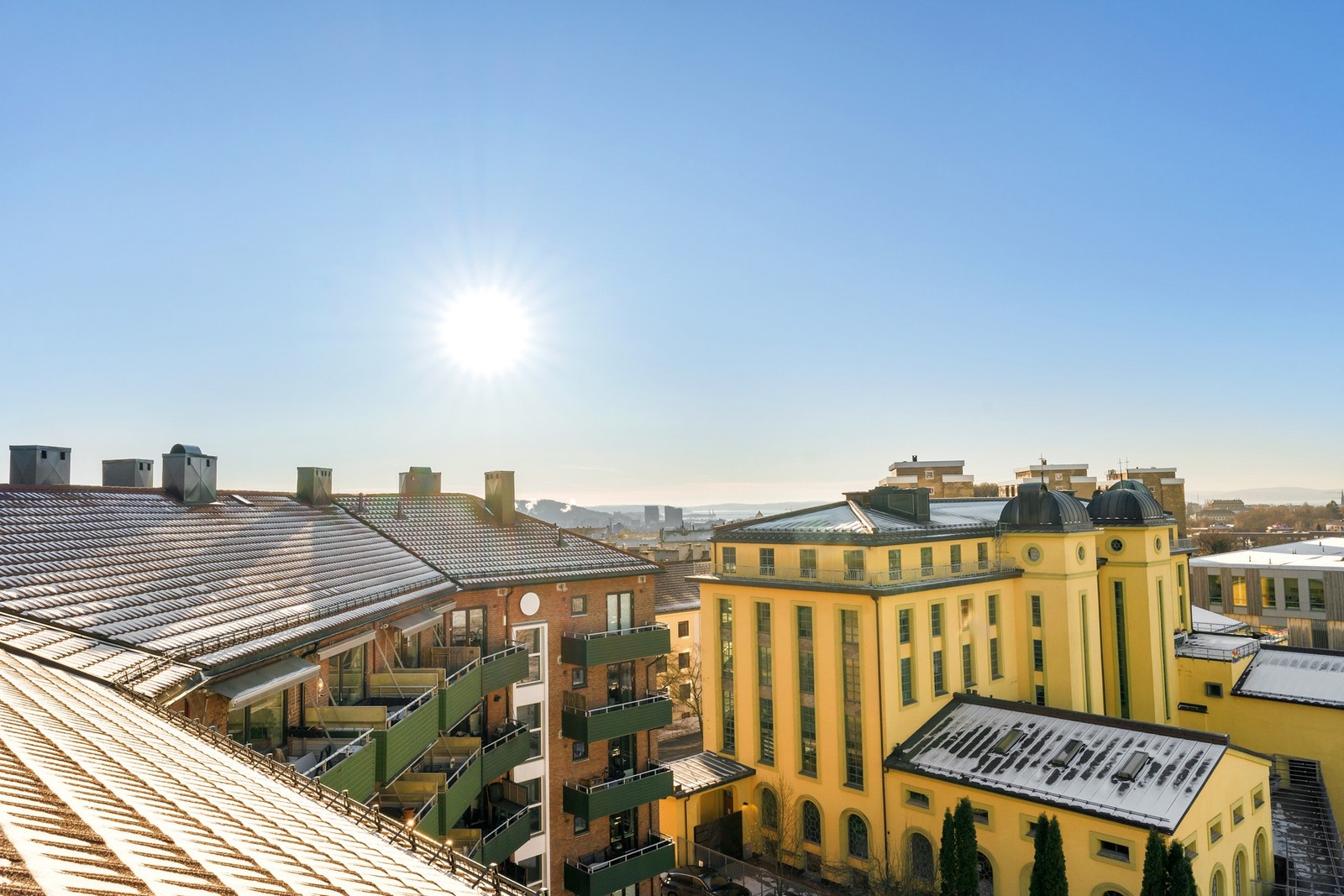 Utsikt fra takterrassen mot Margarinfabrikken og glimt av Oslofjorden. Galleribilde