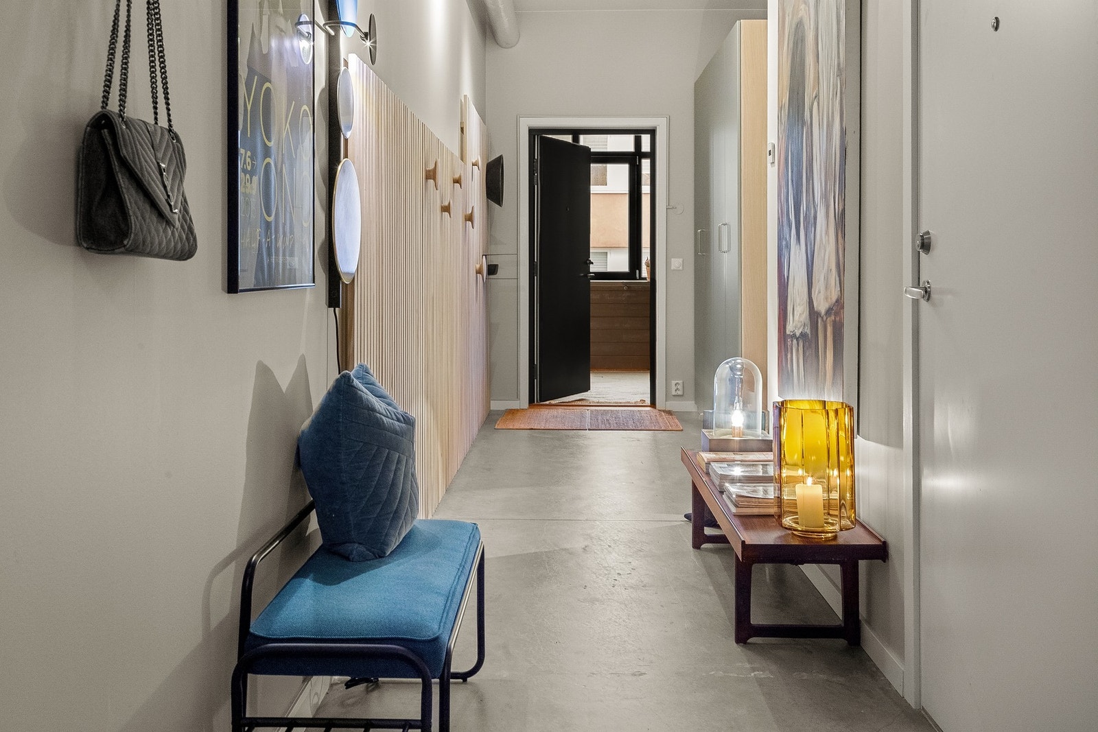 Sett fra fellesgang mot inngangspartiet til leiligheten. Galleribilde