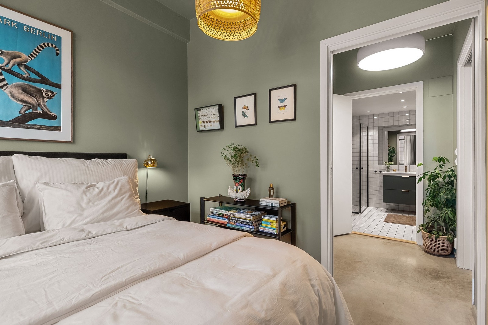 Fra hovedsoverommet er det umiddelbar tilgang til badet. Galleribilde