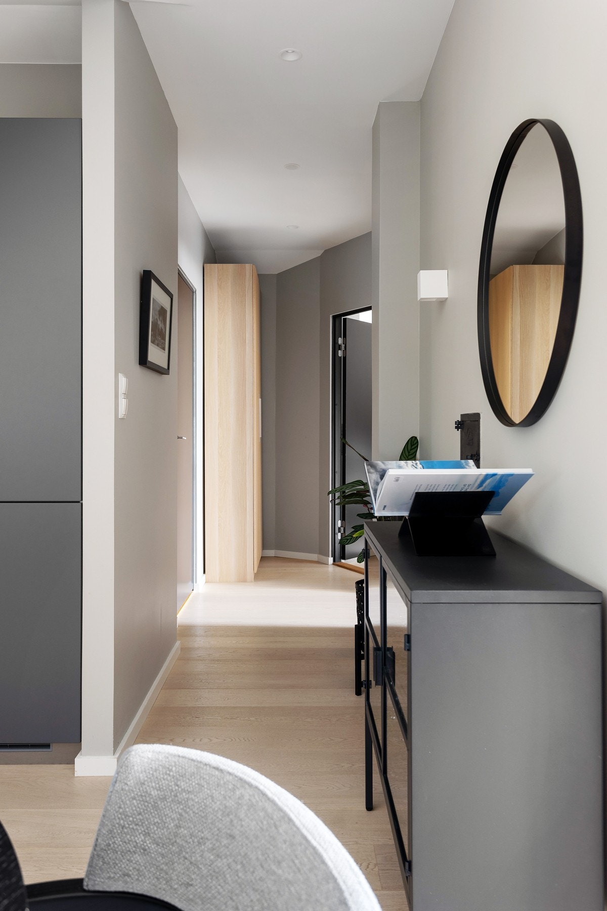 Med leiligheten følger lagringsplass på kryploft og en disponibel kjellerbod. Galleribilde