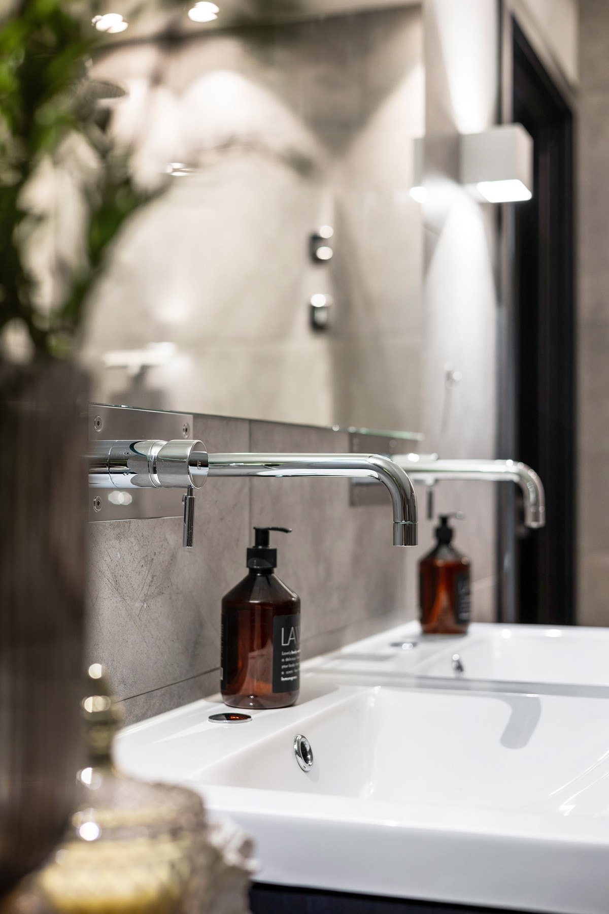 Leiligheten ble bygget og innredet i 2017, og fremstår gjennomført og moderne. Galleribilde