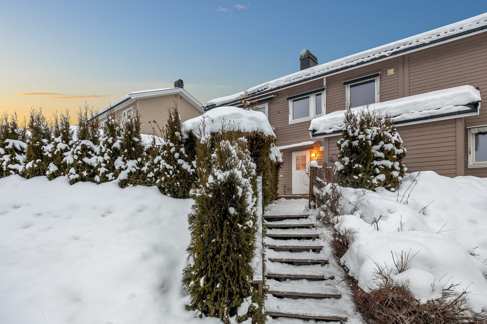 Med praktisk avstand til barnehager, skoler, butikker og Konnerudsenteret blir hverdagen enkel. Galleribilde