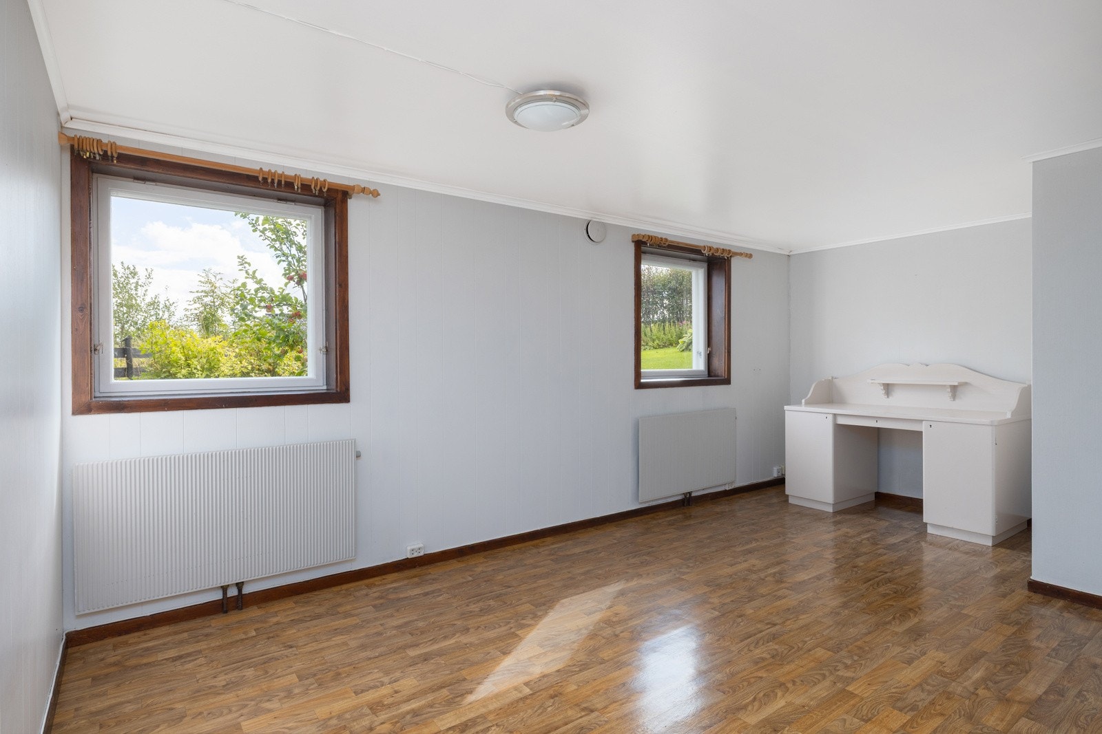 Underetasjen har et stort, disponibelt rom Galleribilde