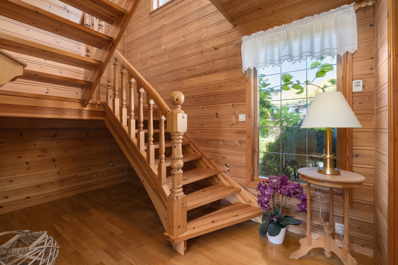 Hyggelig trappegang til loftsetasjen Galleribilde