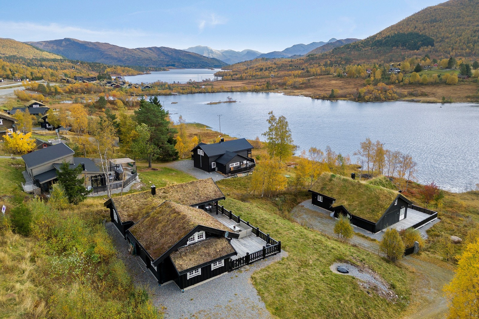 Hytten har fin utsikt over Nysætervatnet. Galleribilde