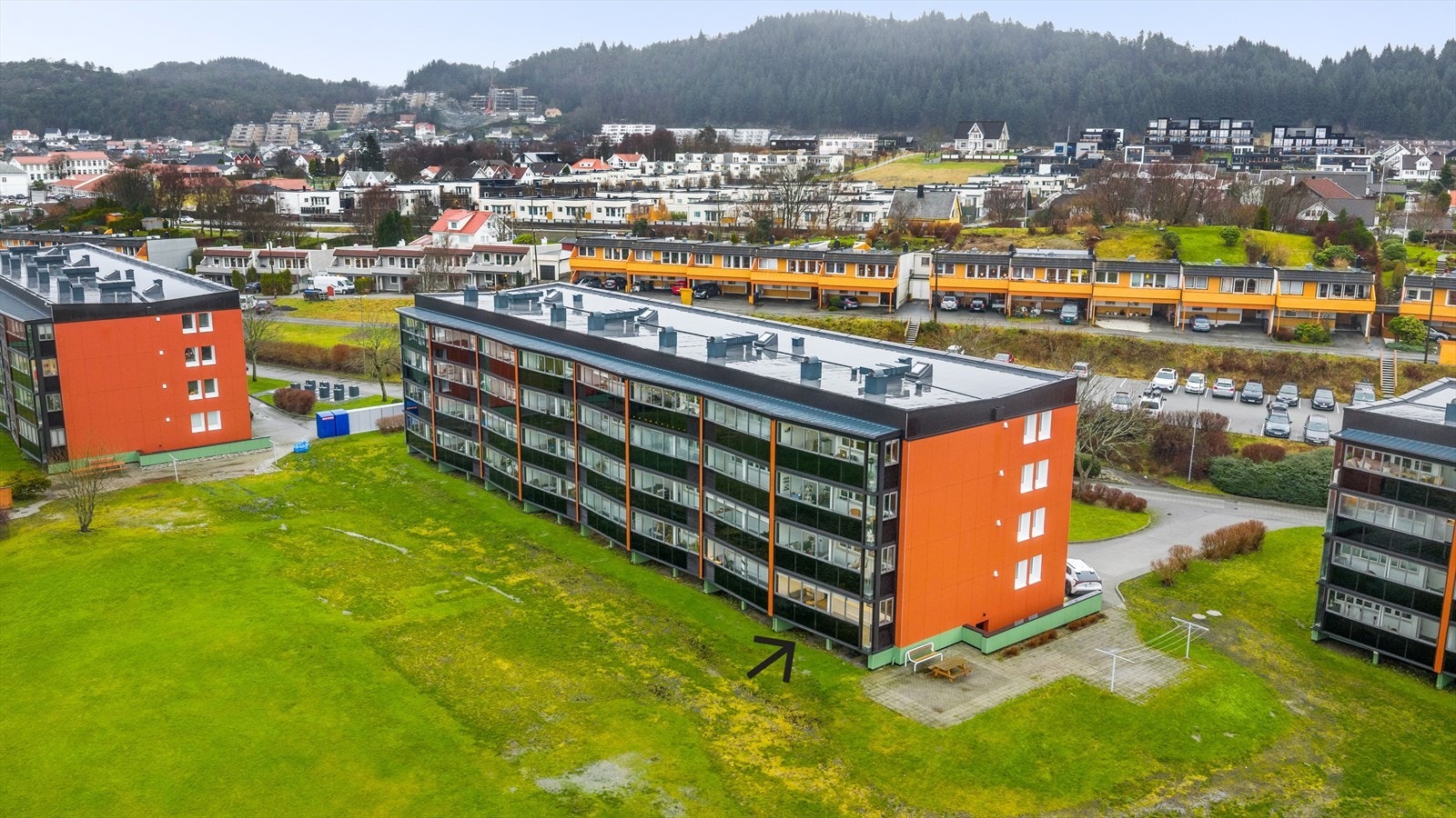 Leiligheten har attraktiv beliggenhet i enden av 1. etasje i bygget Galleribilde