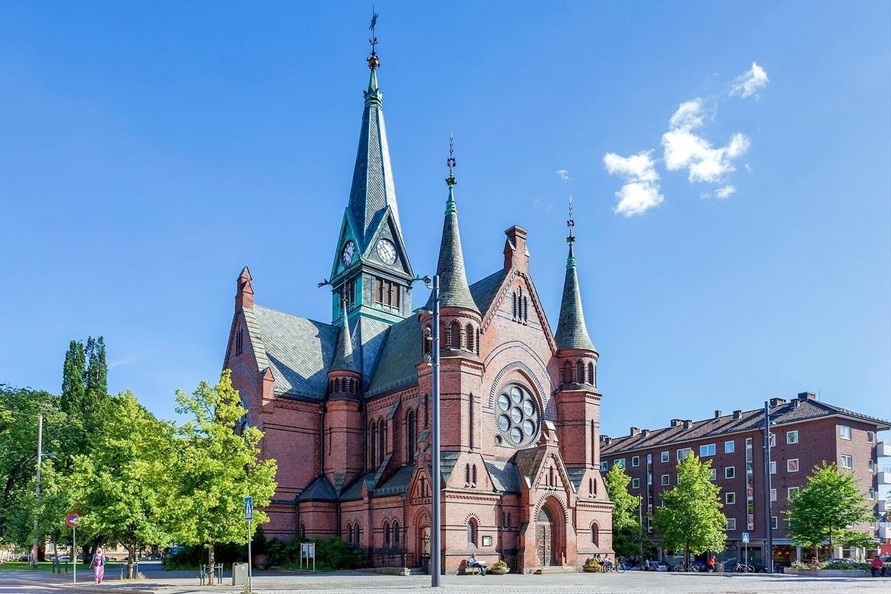 Sagene kirke ligger i kort avstand fra leiligheten, og er en flott lokal landemerke i området. Galleribilde