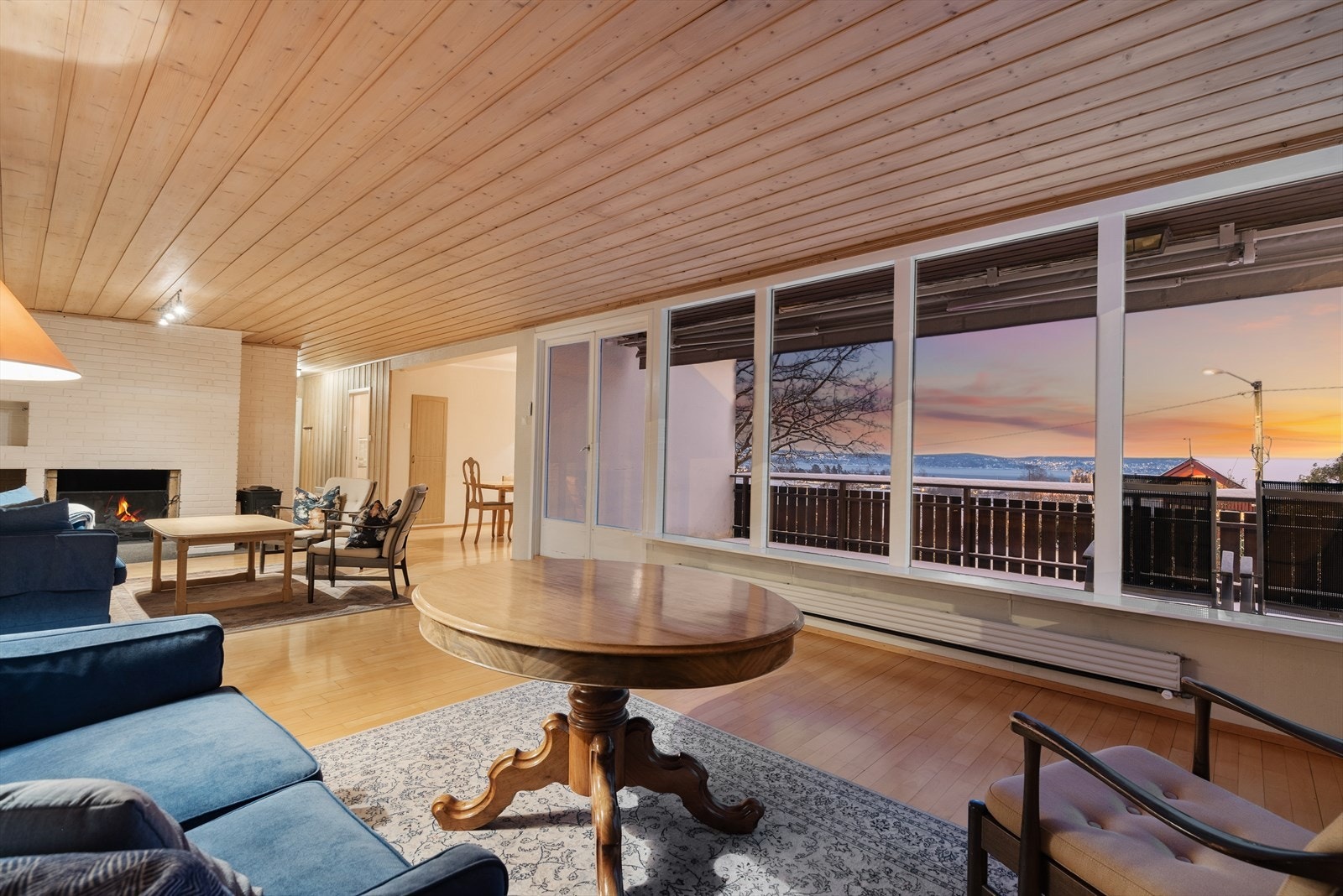 Boligen innehar oppussingsbehov som gir deg mulighet til å skape din egen stil og drømmebolig. Galleribilde