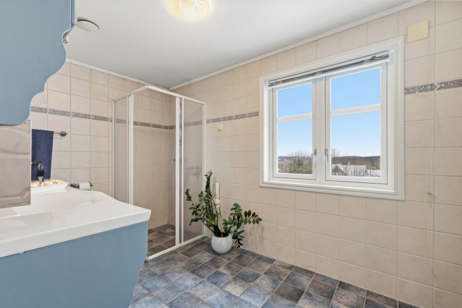 Bad/wc med varme i gulv og dusjvegger Galleribilde