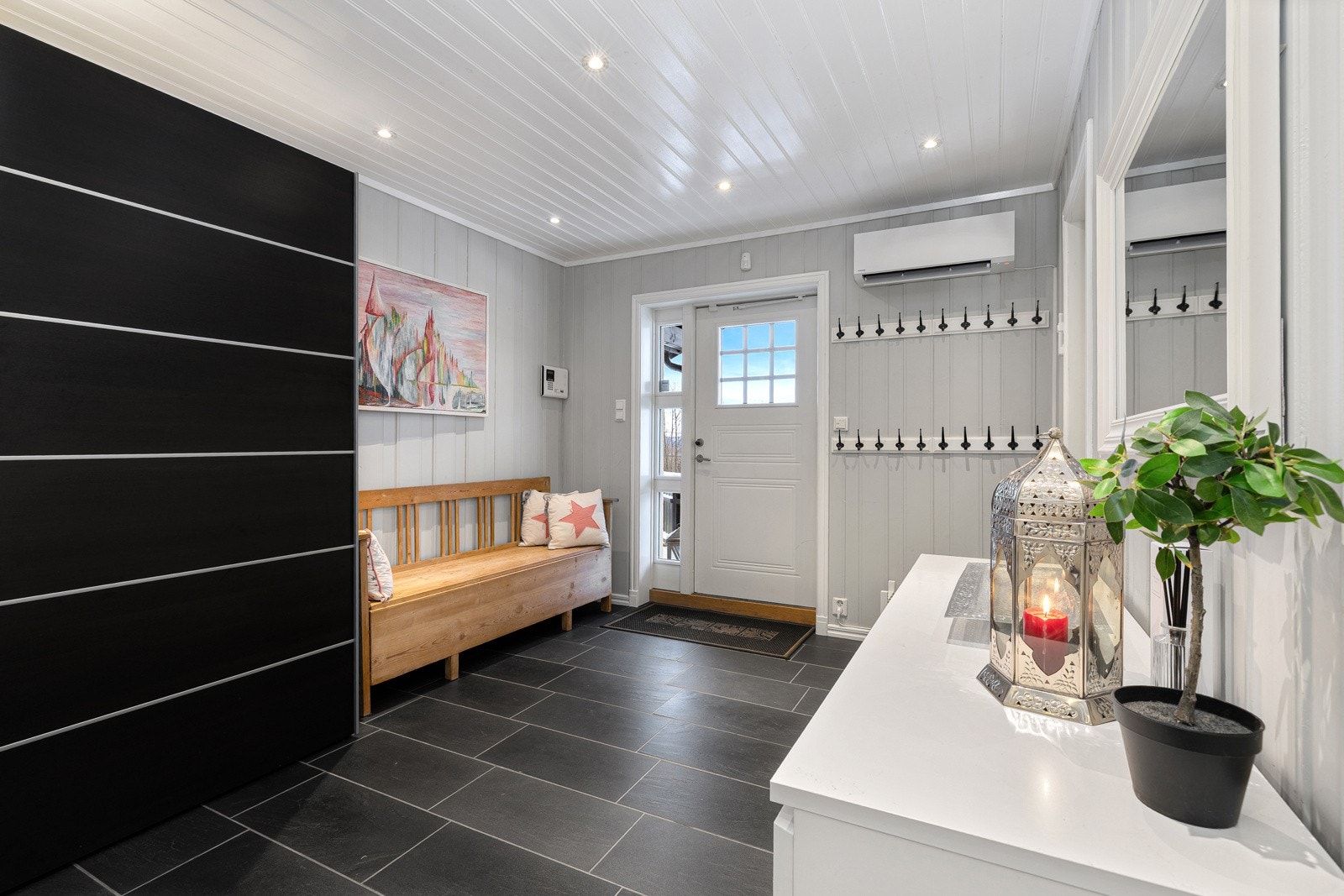 Hall og inngangsdør Galleribilde