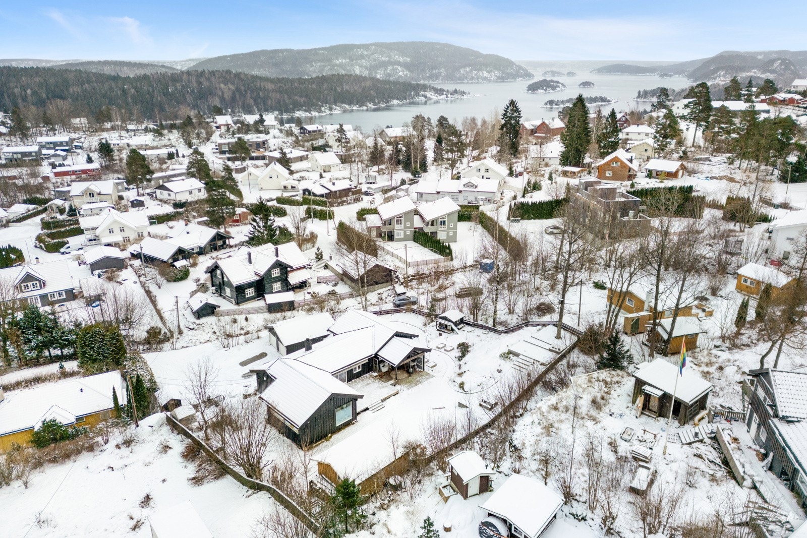 Høydefoto hvor man ser Oslofjorden i bakgrunn Galleribilde