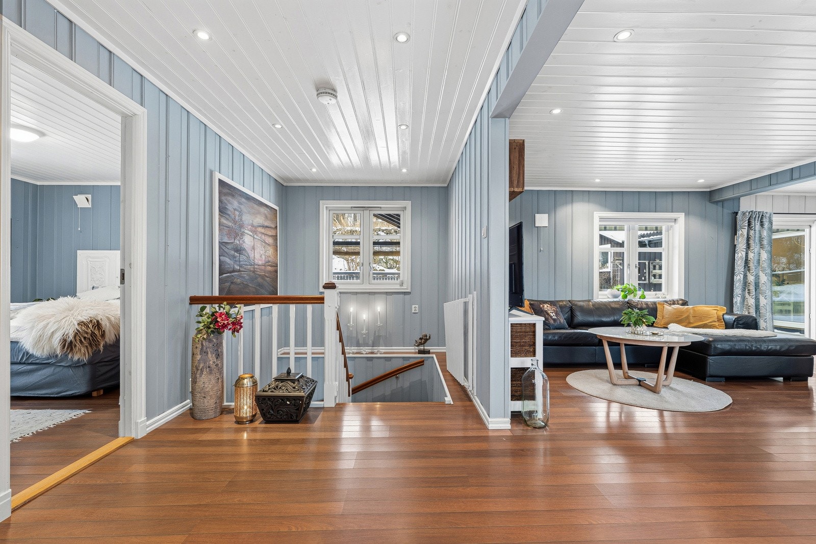 Gang/stue med trapp ned til gang/hall Galleribilde