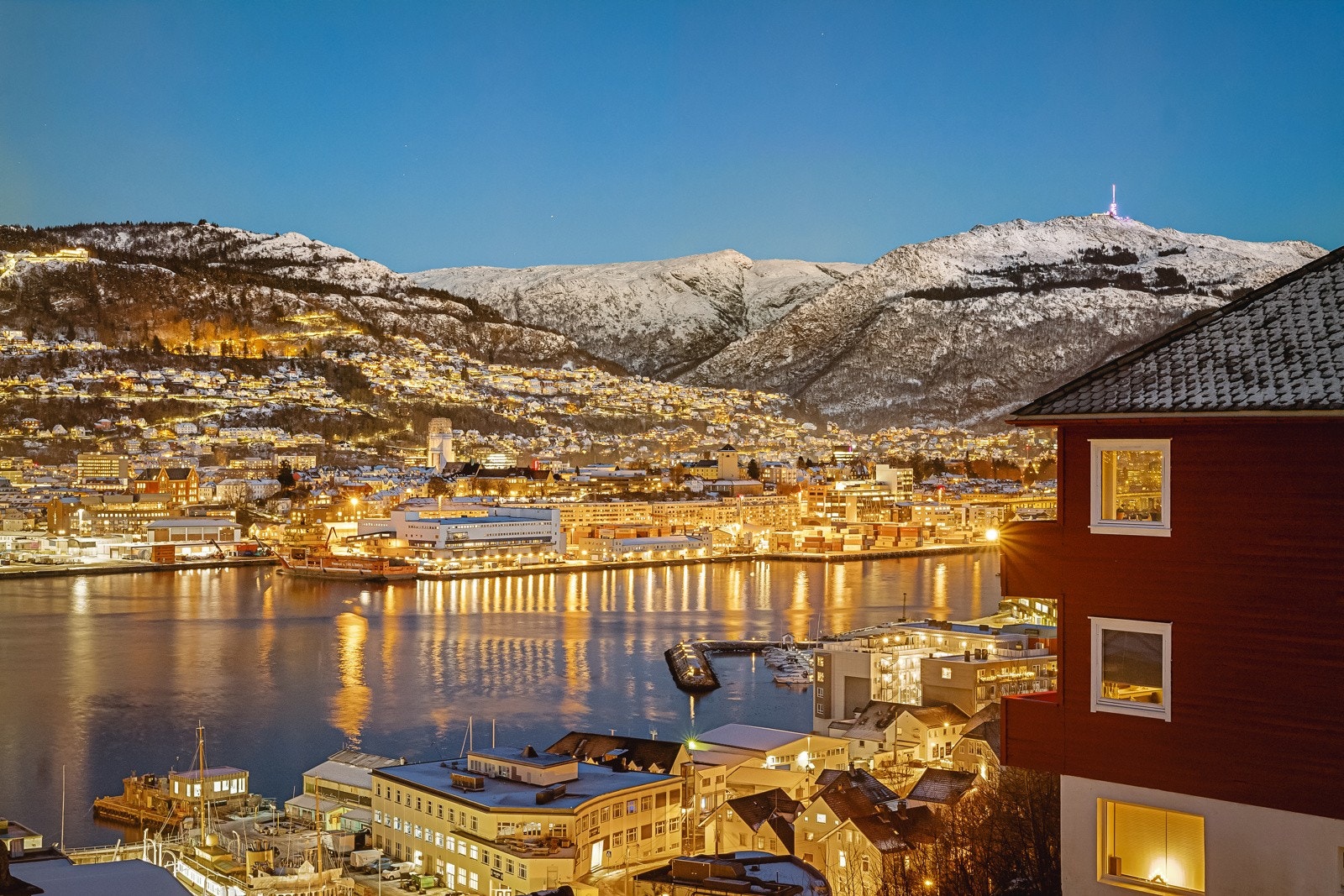 - En koselig og innholdsrik vertikaldelt tomannsbolig med flott beliggenhet på Laksevåg - Galleribilde