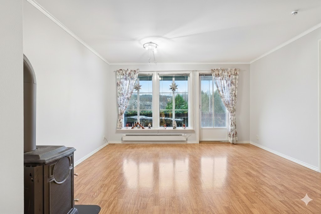 Stue med utgang til balkong. Galleribilde