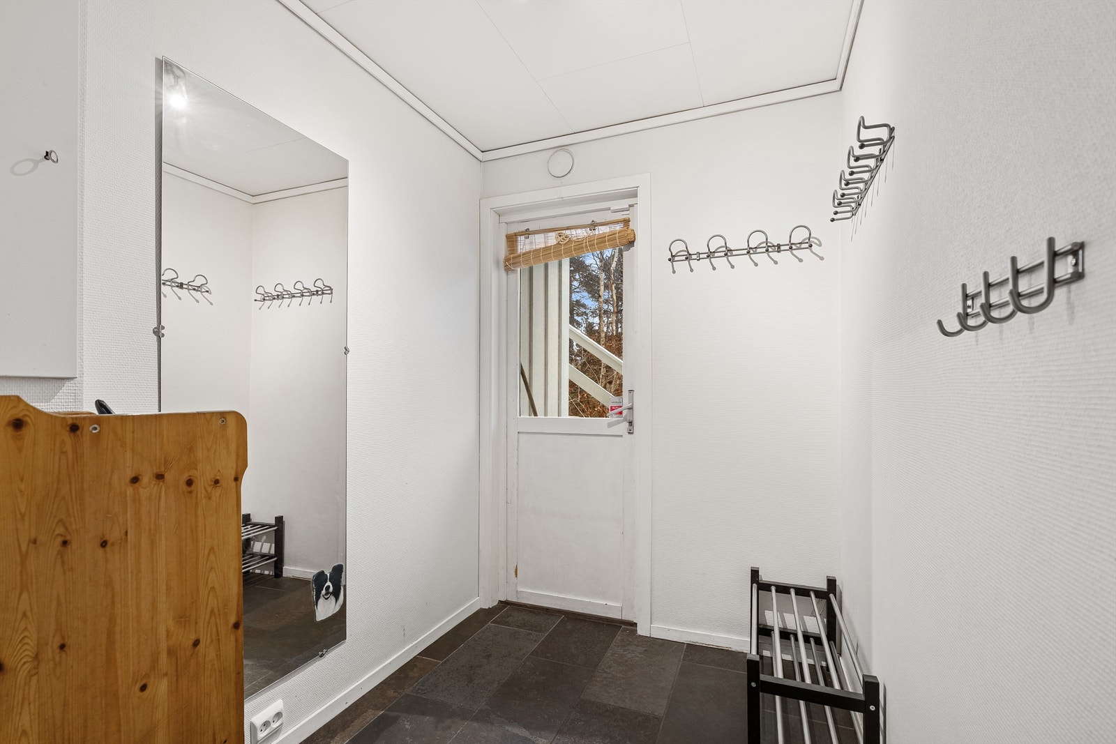 Romslig gang som binder etasjen naturlig sammen. Galleribilde