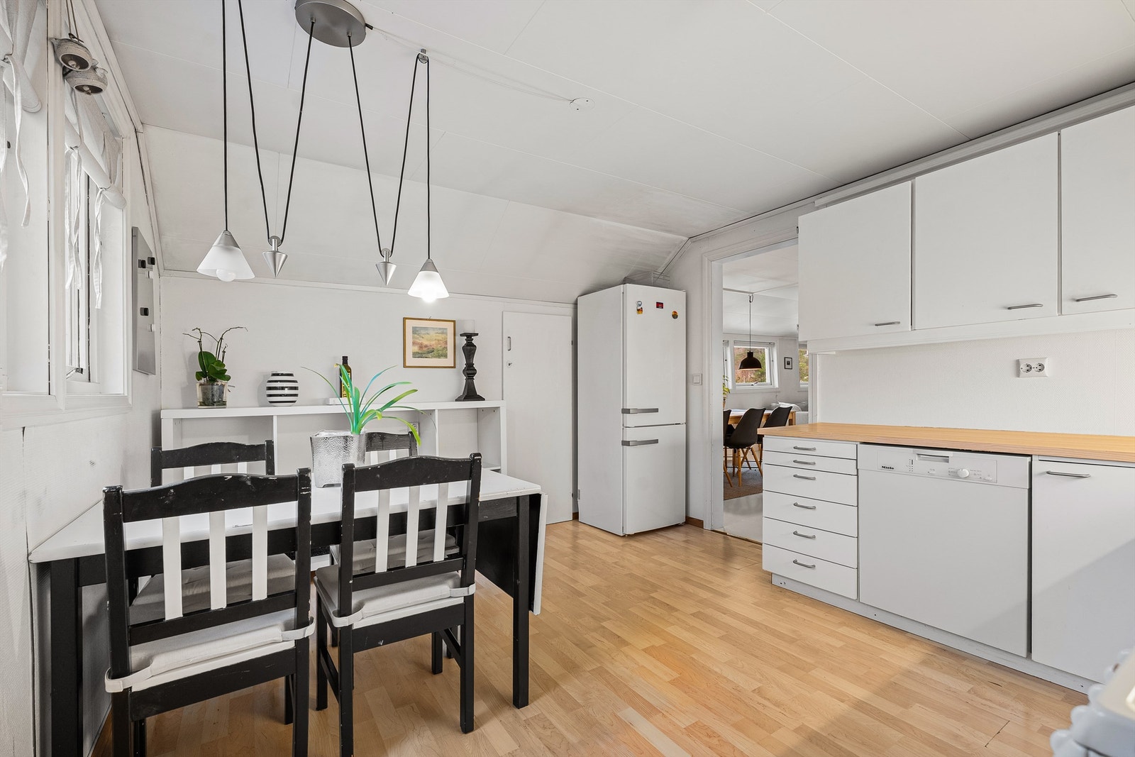 Plass til spisebord på kjøkkenet. Galleribilde