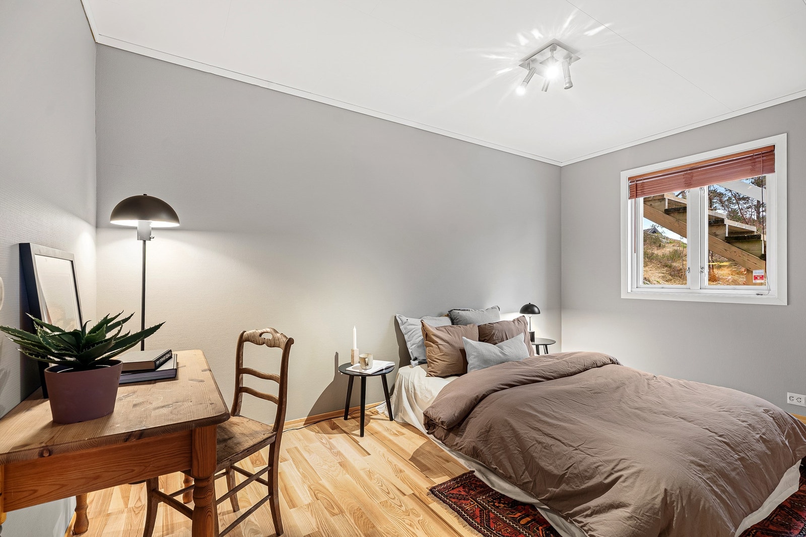 Soverom med god størrelse og plass til garderobeløsning. Galleribilde