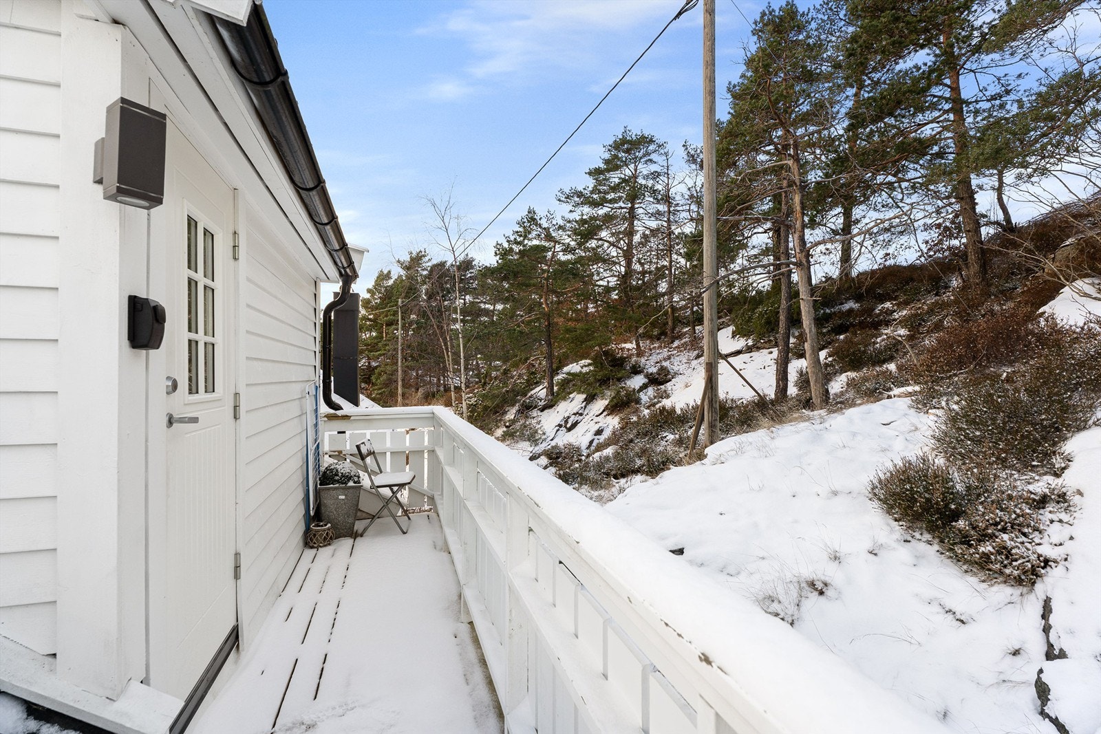 Inngang overetasje. Galleribilde