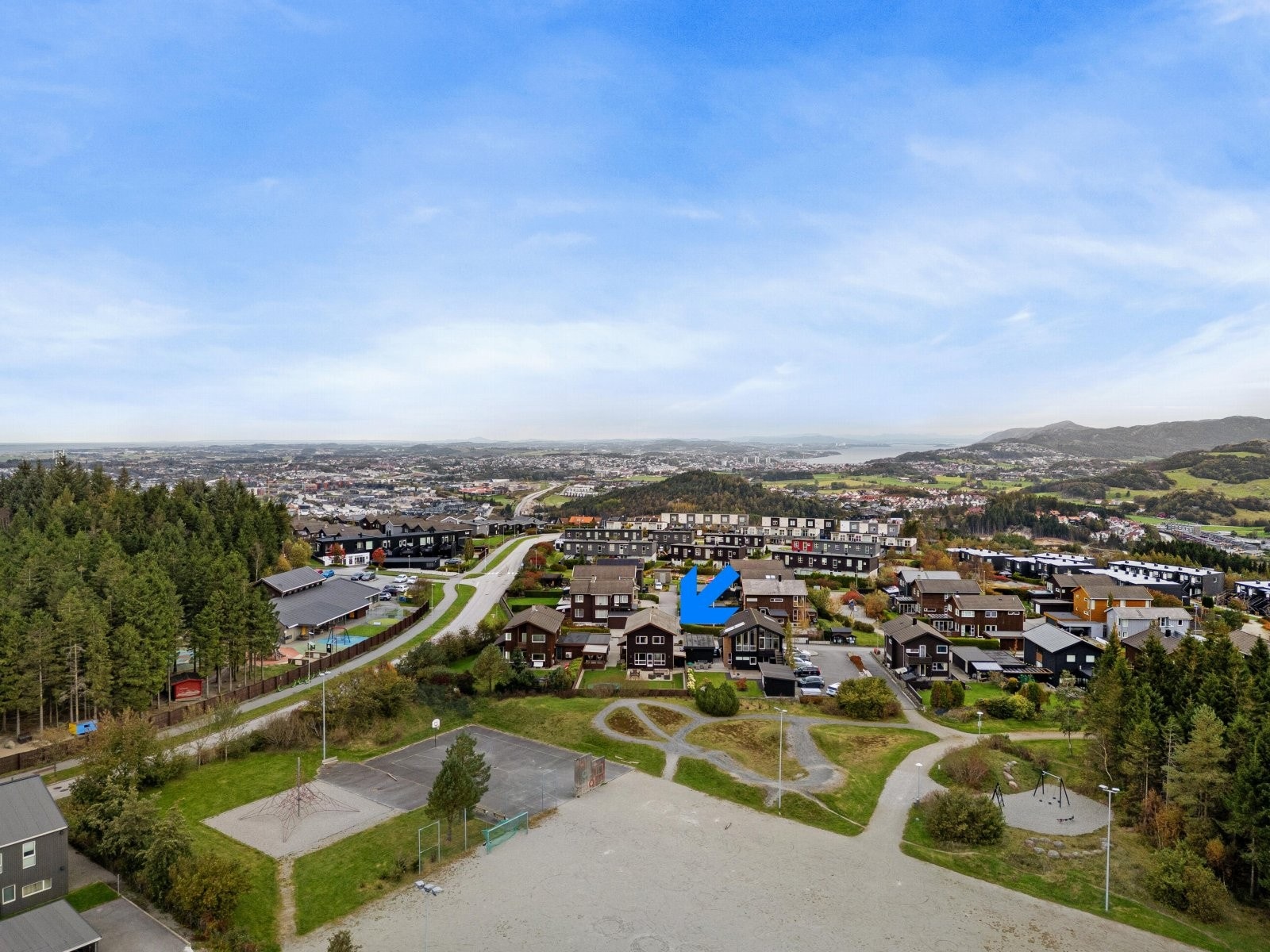 Strålende boligfelt for deg som søker naturskjønne omgivelser i kombinasjon med akkurat passe antall naboer. Galleribilde