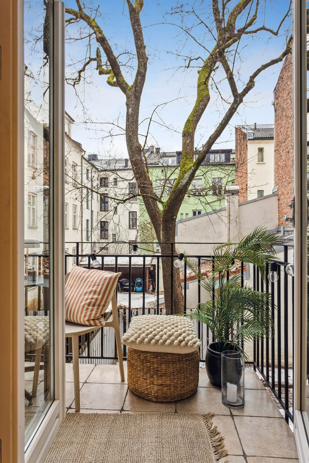 Balkongen er målt til ca. 4 m² med plass til ønsket balkongmøblement. Galleribilde