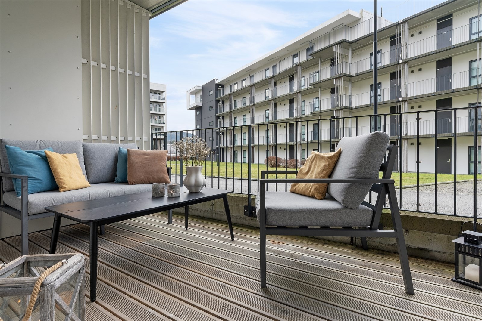 Solrik balkong på 12 kvm. Galleribilde