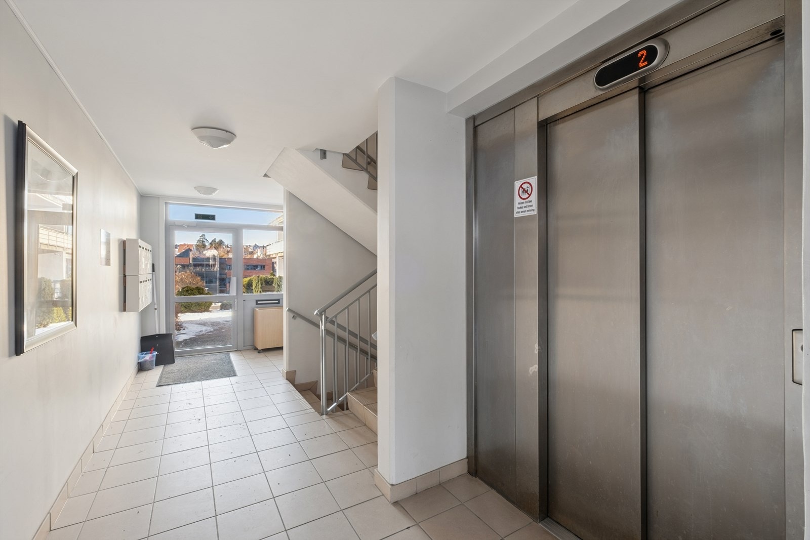 Trappefri adkomst via heis. Galleribilde