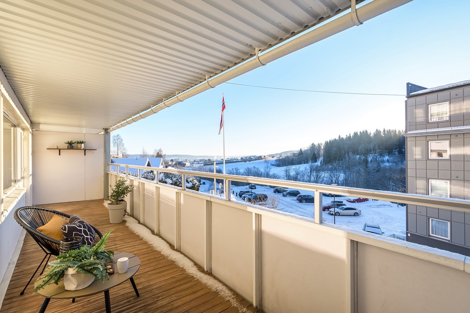 En lys og luftig 2-roms med en romslig balkong på 16 kvm. Galleribilde