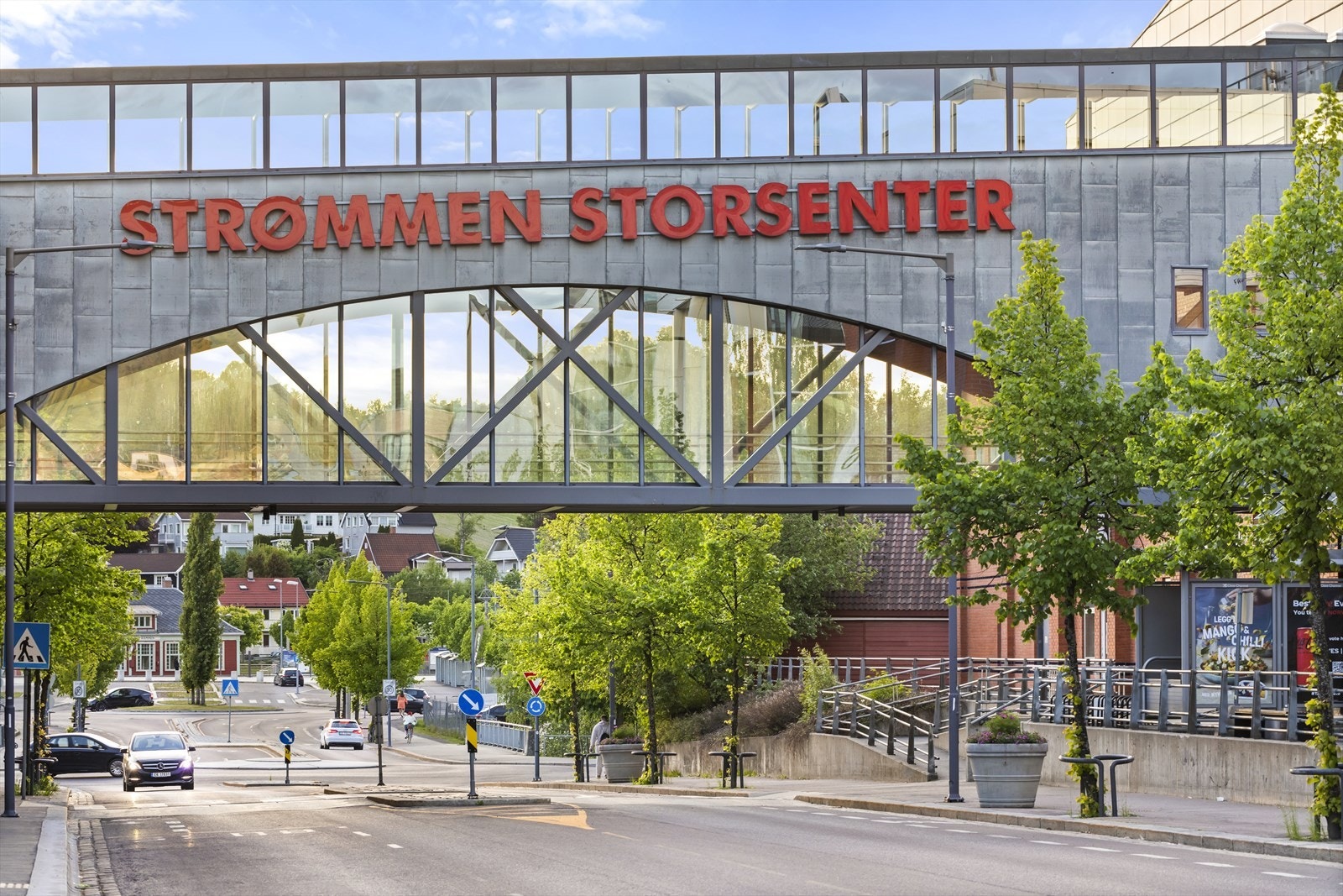 Strømmen Storsenter med en rikt utvalg av butikker. Galleribilde