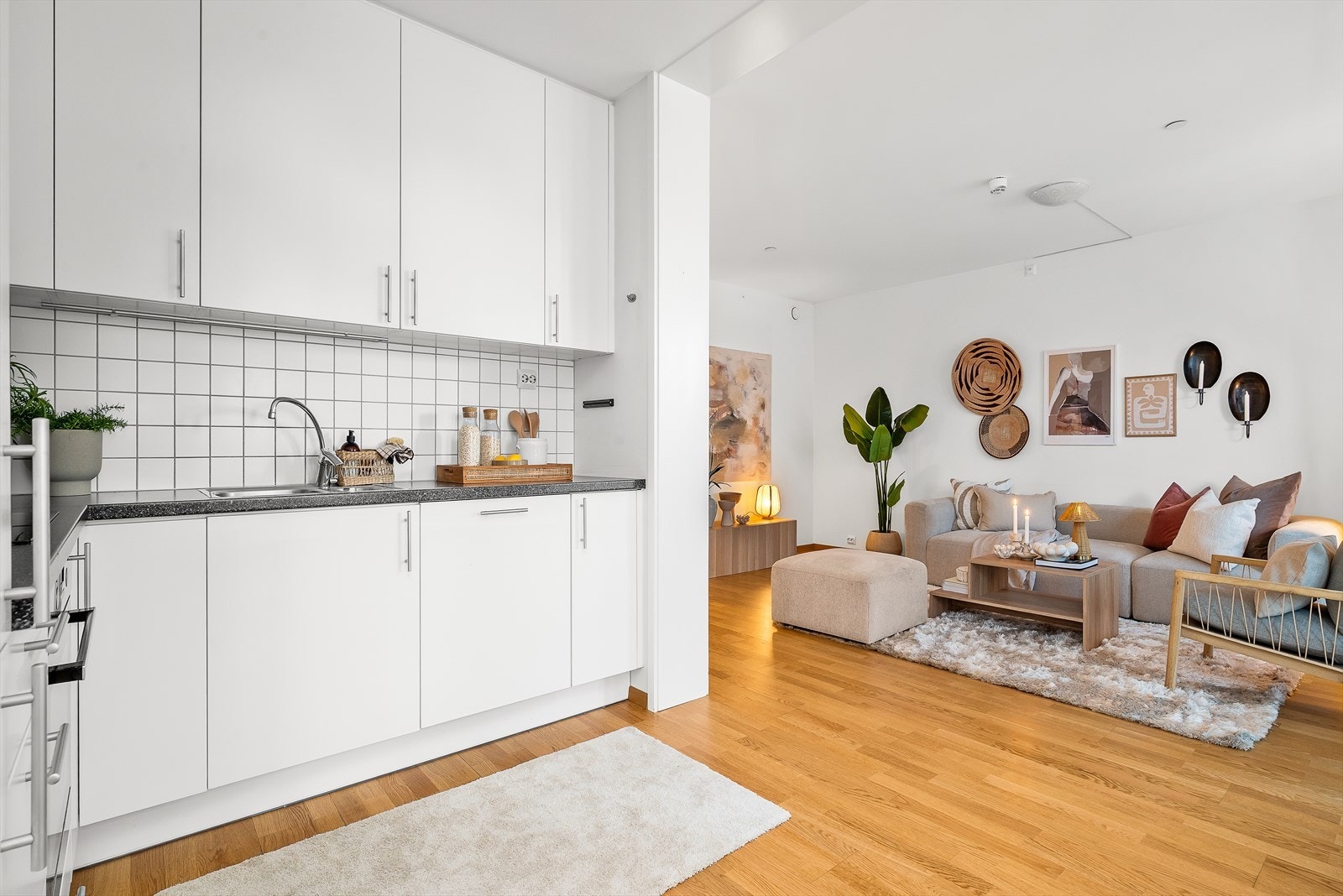 De nøytrale fargevalgene gjør det enkelt å sette sitte eget preg på interiøret. Galleribilde