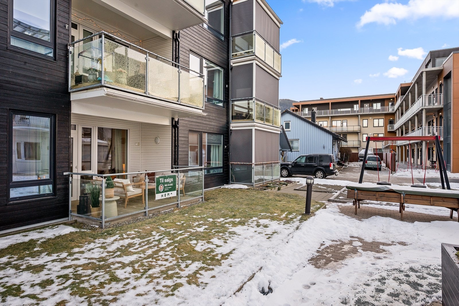 Sameiet har et hyggelig fellesområde med grøntarealer, gangstier og lekeapparater til glede for de minste. Galleribilde