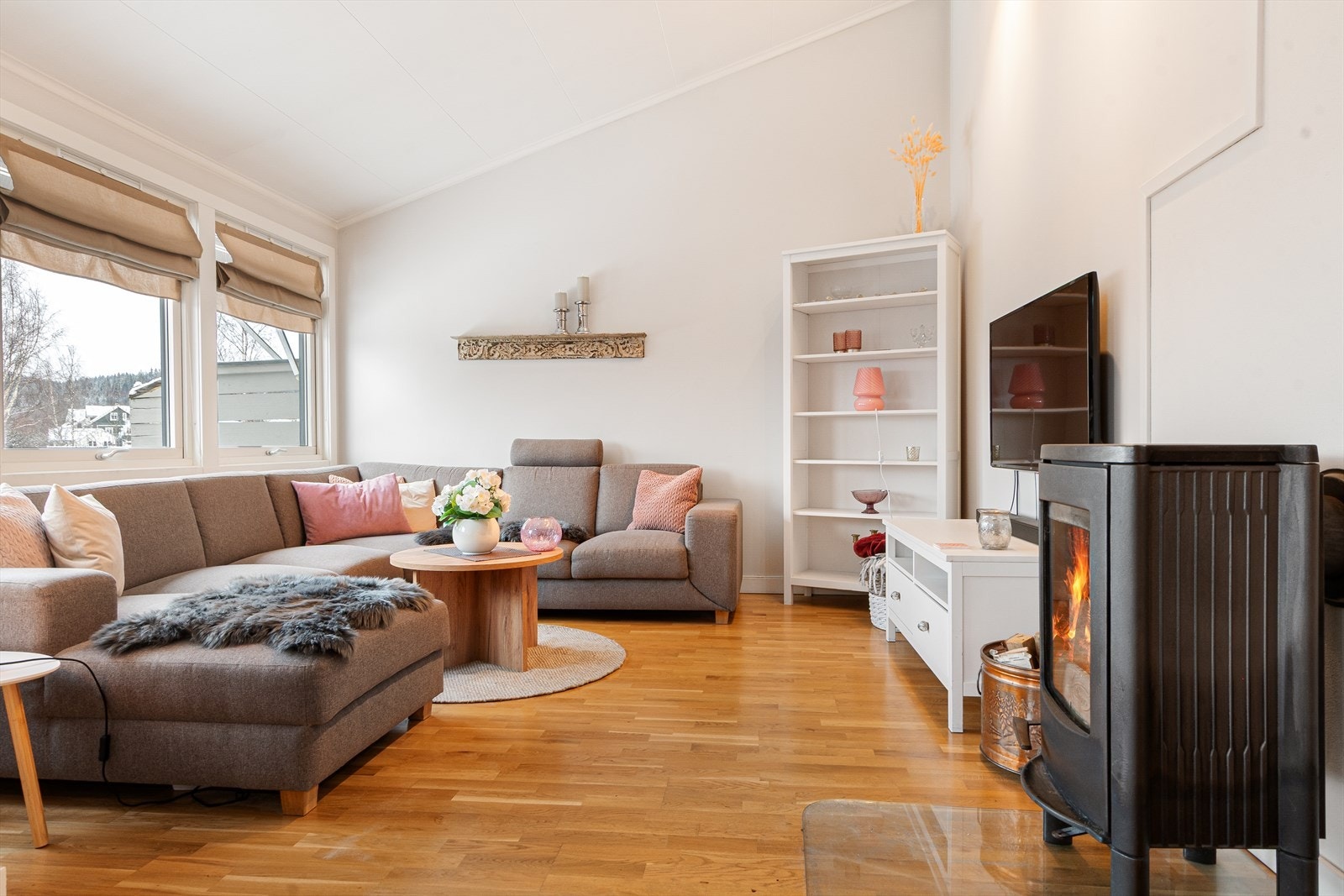 Alvevegen 4 - Stue med vedovn - solrikt og usjenert Galleribilde