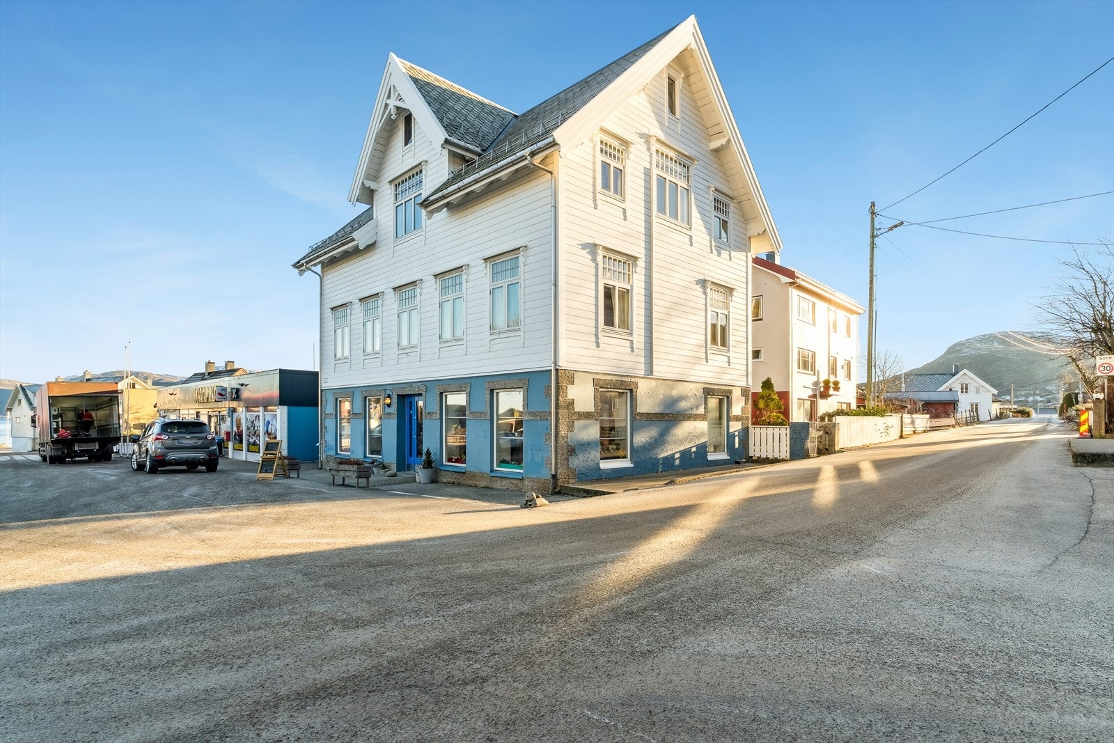 Tak, yttervegger og isolasjon er fornyet i 2018 av faglært firma Galleribilde