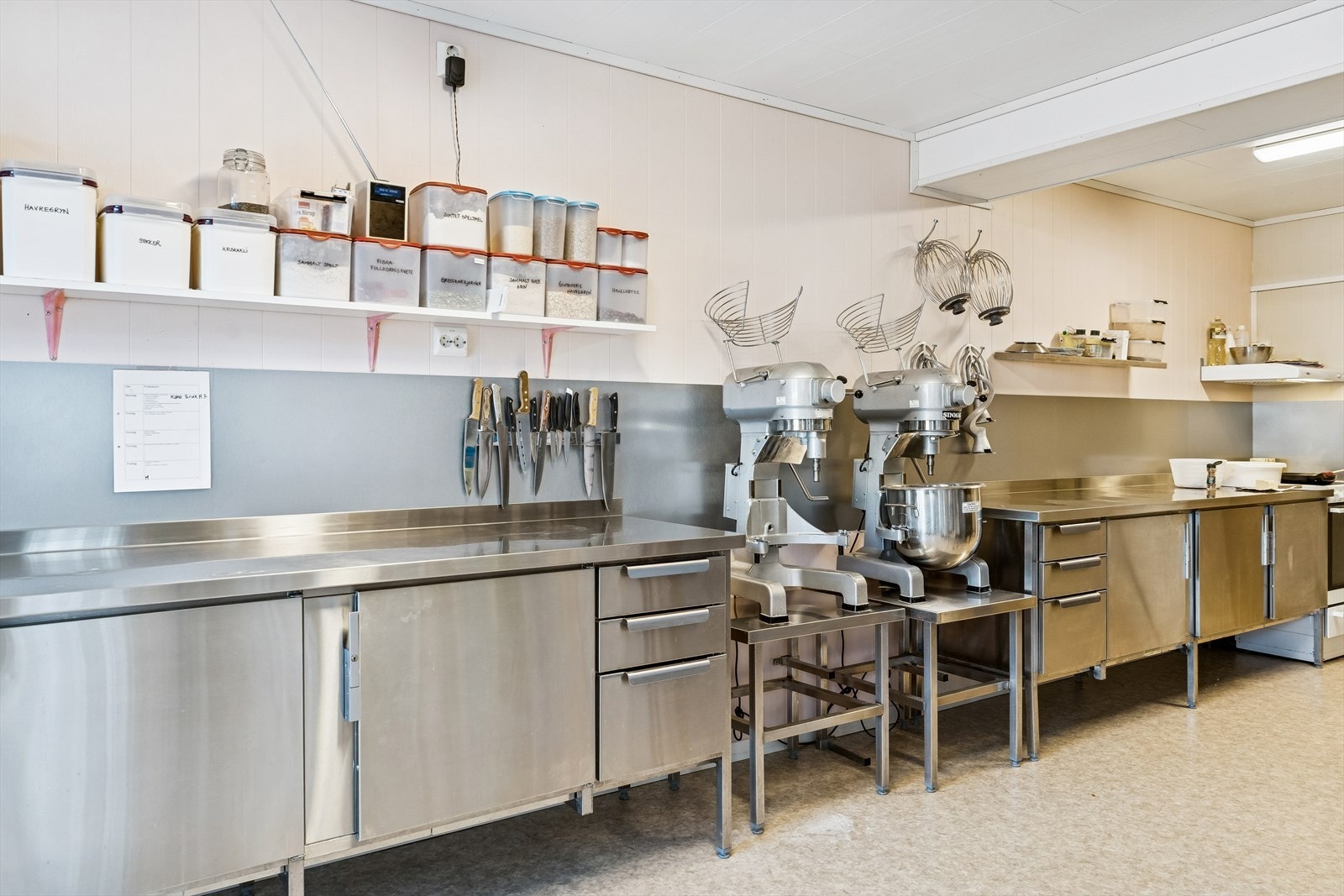 U.etasje (tidligere forretningsdel) er totalrenovert i perioden 2010-2011 av faglærte firma, Galleribilde