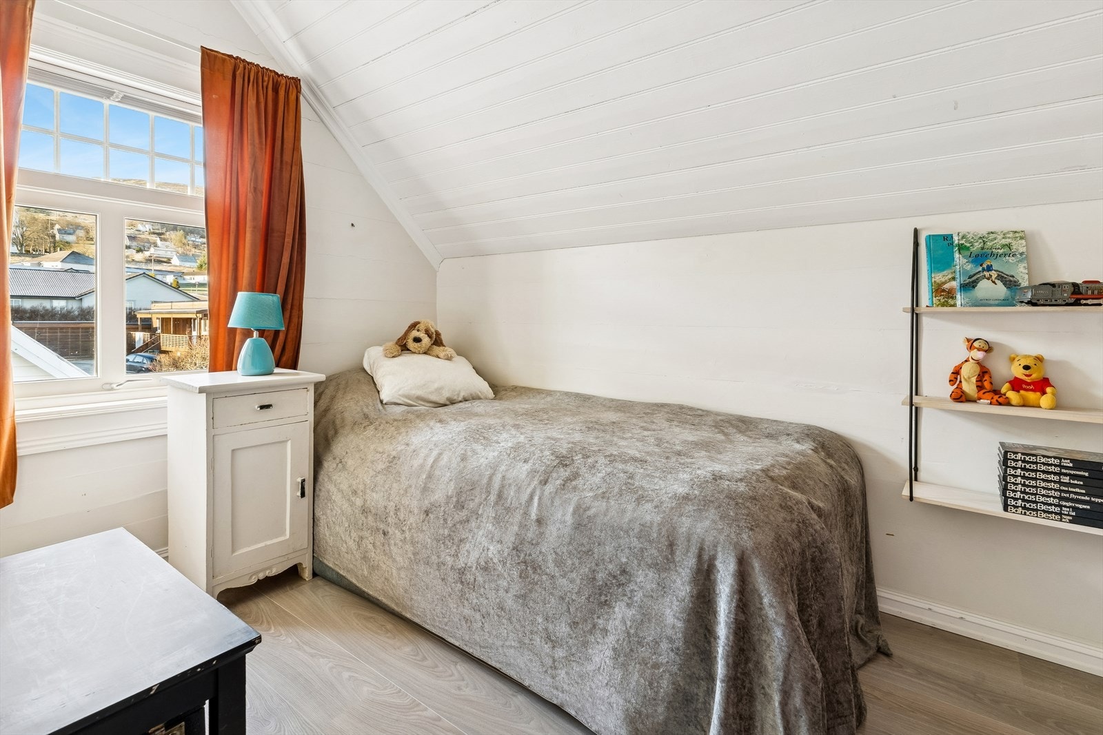 Fra soverom 4 er det inngang til to boder som er brukt som to ekstra soverom Galleribilde