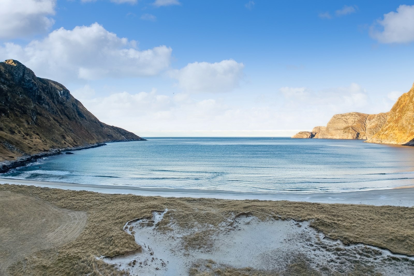 Hoddevik og Ervika en populær destinasjon for surfere Galleribilde