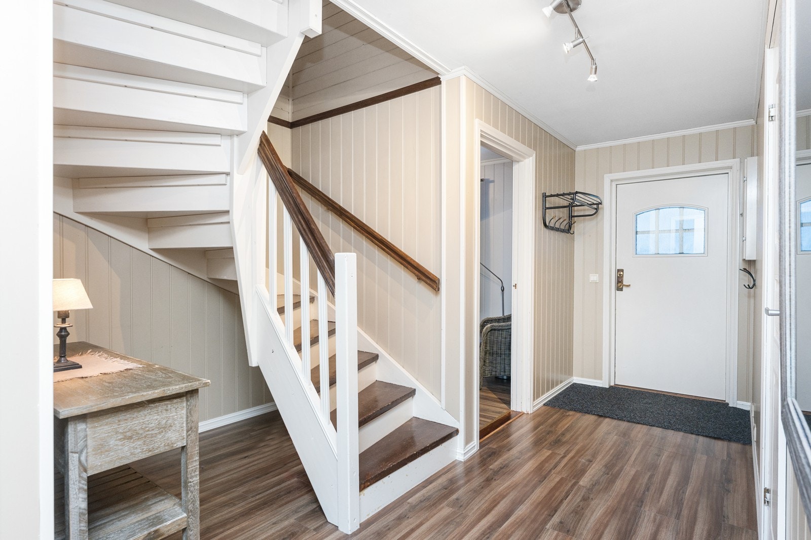 Romslig inngangsparti. Galleribilde