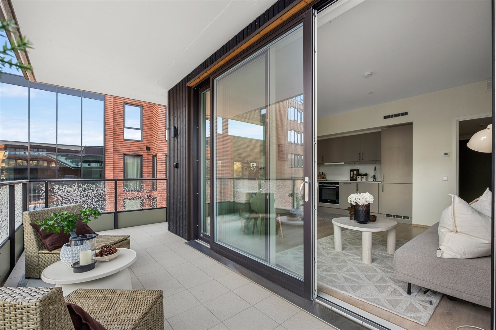 Den er også praktisk overbygd som gir en lunere og mer skjermet følelse Galleribilde